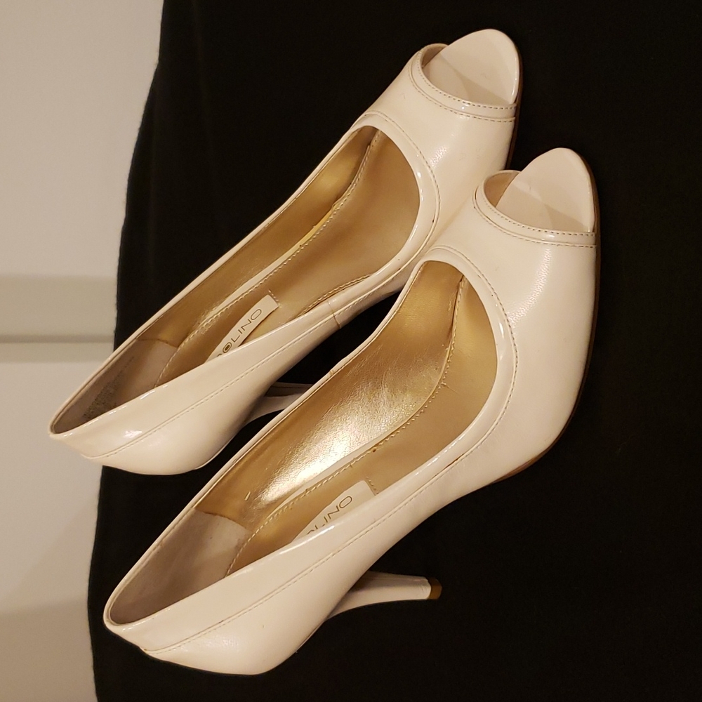 NEW Bandolino cream open toe heels